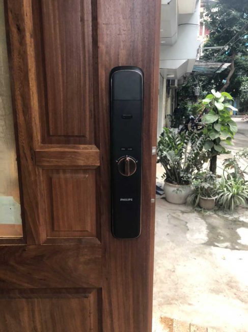 khoa-cua-thong-minh-ddl702e-1-487x650-2 Khoá cửa Philips DDL702E mặt sau